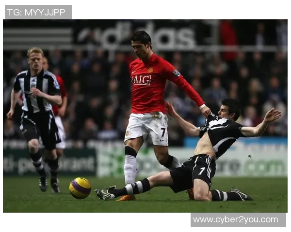 曼联对阵诺伊尔的精彩对决谁能在这场较量中笑到最后 曼联对阵诺伊尔的精彩对决谁能在这场较量中笑到最后